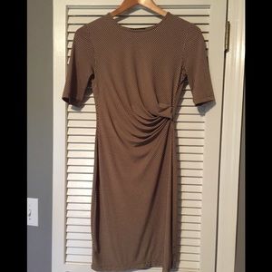 BR dress size XXSP. Neutral colors